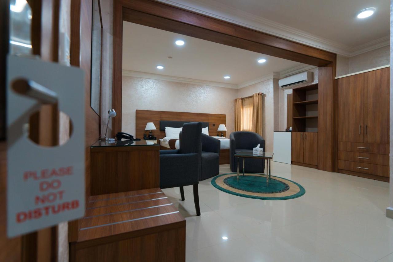 Phoenicia Suites Wupa Kültér fotó