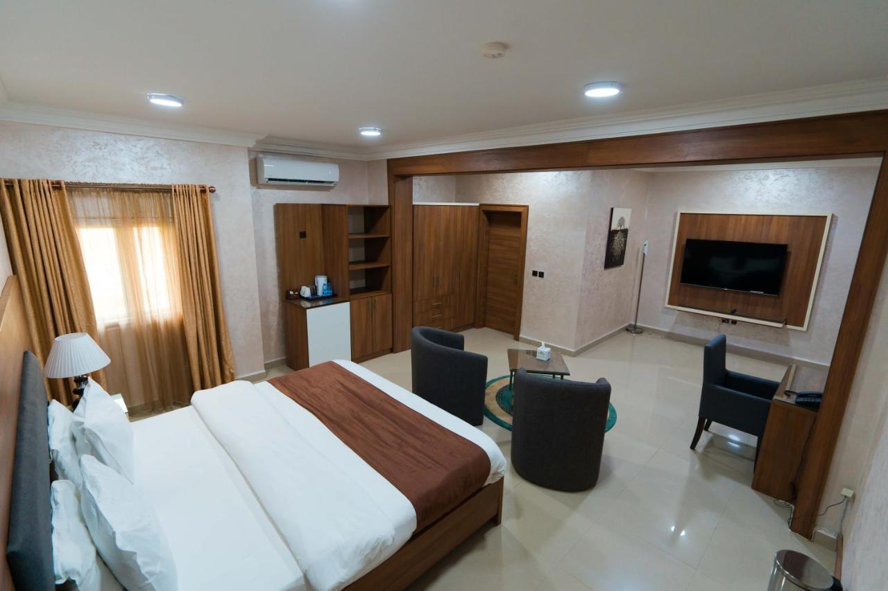Phoenicia Suites Wupa Kültér fotó